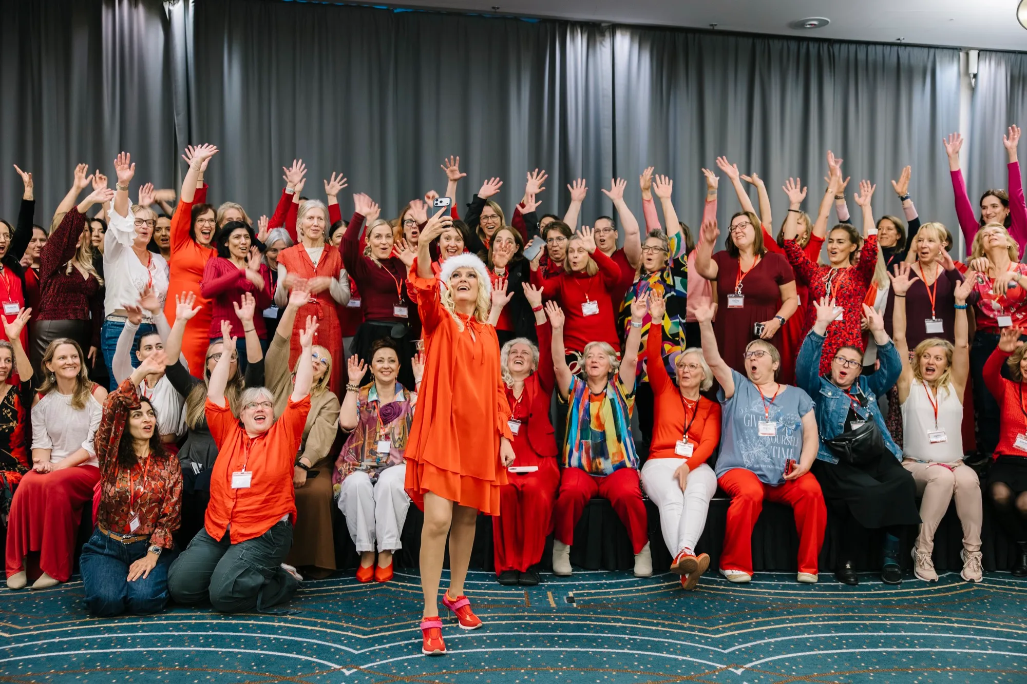 Sigrun with a room full of clients cheering at SIGRUN Live 2025
